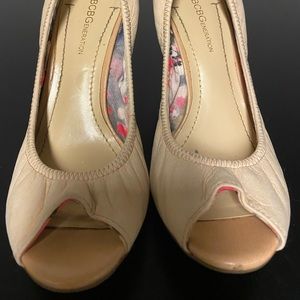 BCBG generation peep toe wedge heel. Neutral color